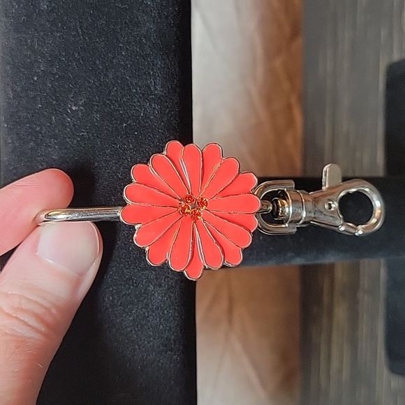 Alexx Flower Purse Key Finder - Picture 1 of 4